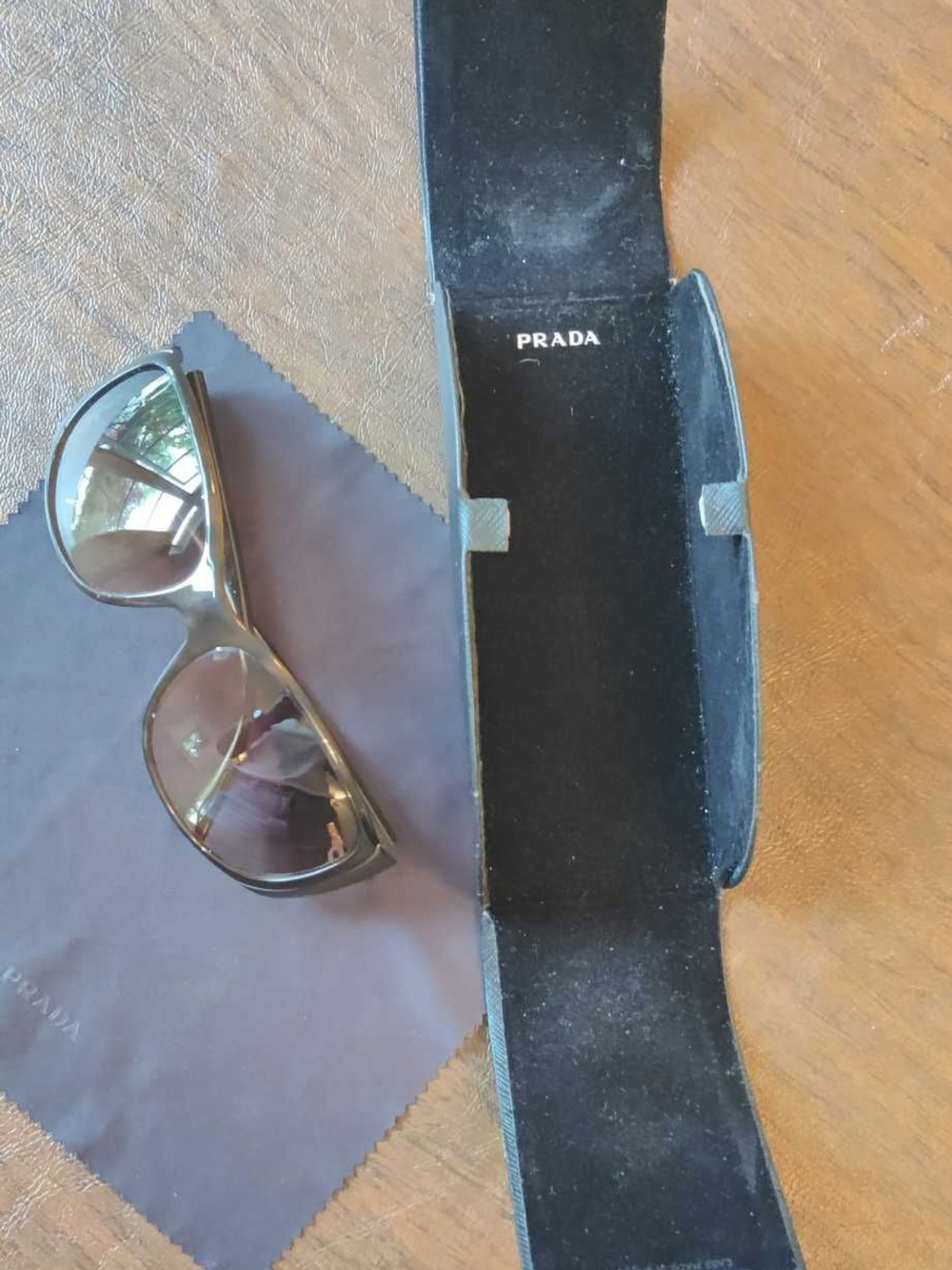AUTHENTICATED ๐ค Prada Tortoiseshell Oversized Sunglasses + Case & COA - Picture 8 of 16